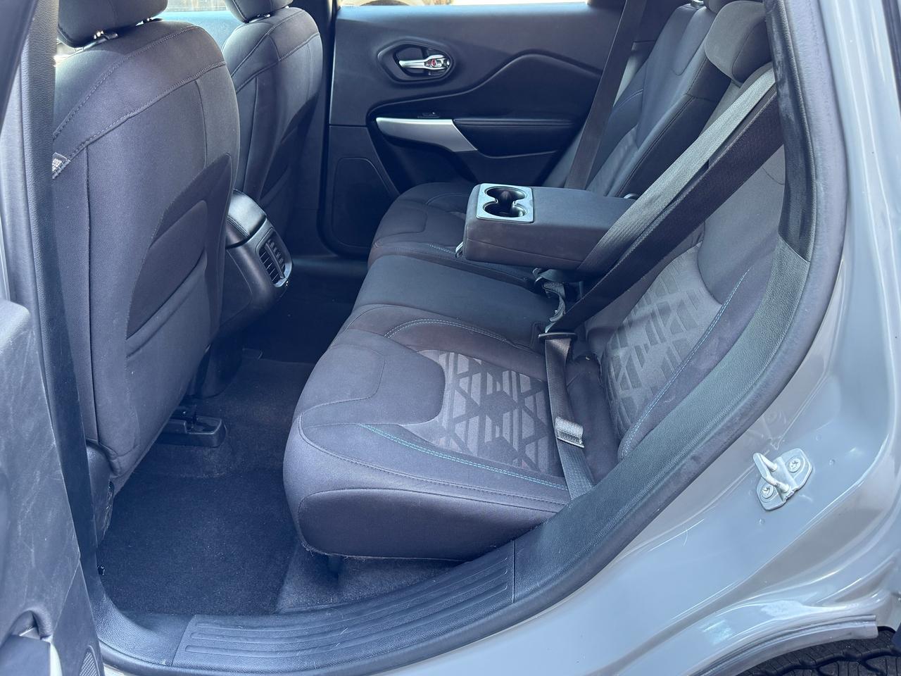 2019 Jeep Cherokee Upland 4x4+CLEAN CARFAX+ApplePlay Photo