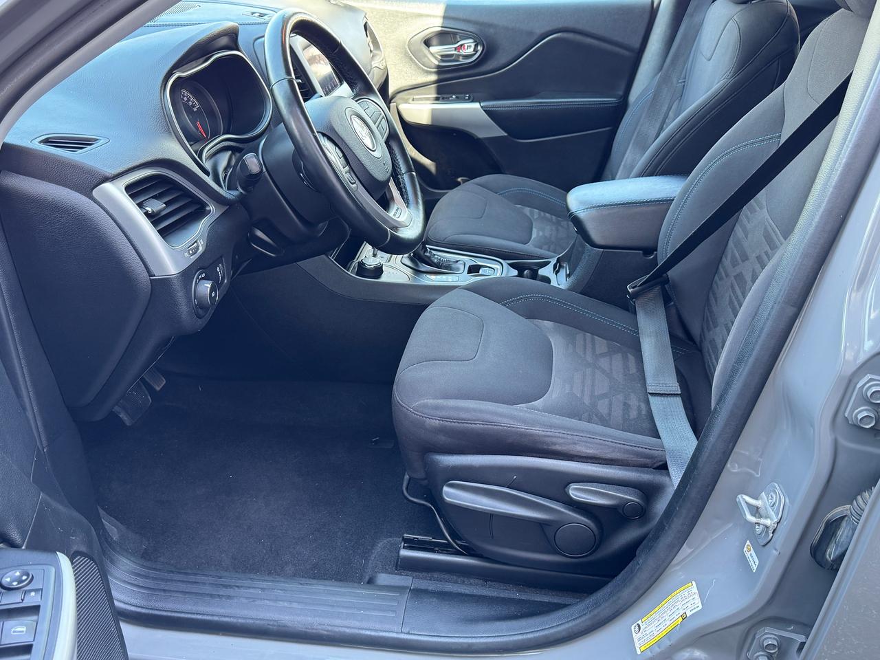 2019 Jeep Cherokee Upland 4x4+CLEAN CARFAX+ApplePlay Photo