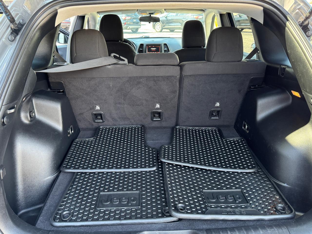 2019 Jeep Cherokee Upland 4x4+CLEAN CARFAX+ApplePlay Photo