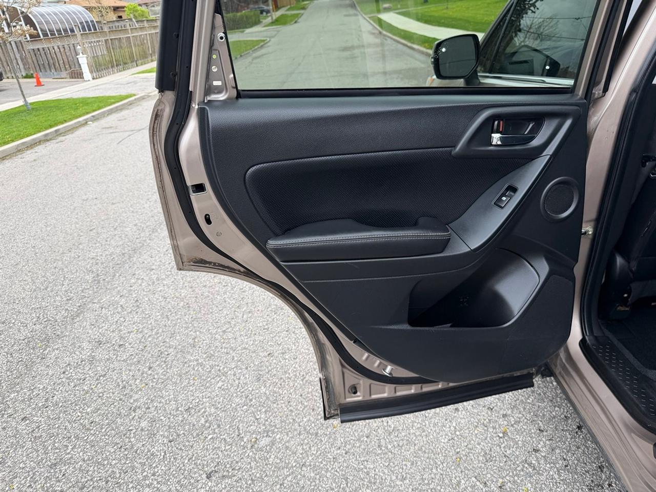 2014 Subaru Forester i Touring Photo