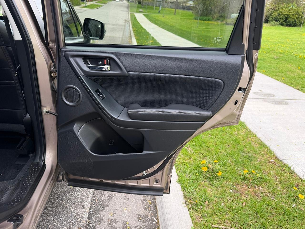 2014 Subaru Forester i Touring Photo