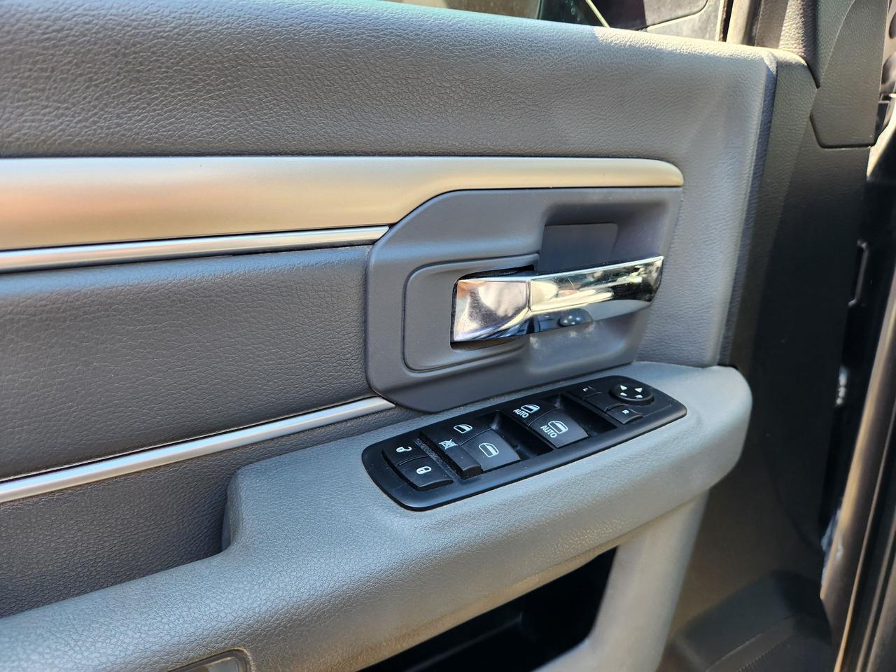 2016 RAM 1500 OUTDOORSMAN HEMI CREW CAB TONNEAU Photo