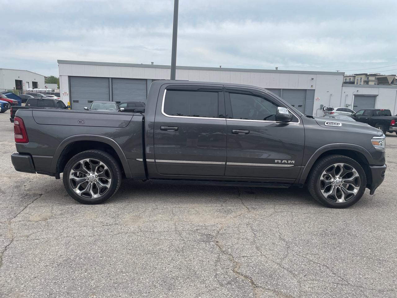 2024 RAM 1500 Limited PANORAMIC SUNROOF | RAMBOX CARGO MANAGEMENT Photo