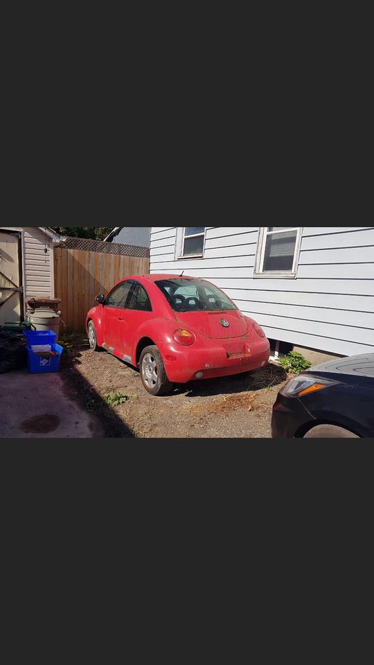 1998 Volkswagen Beetle L4 Photo0