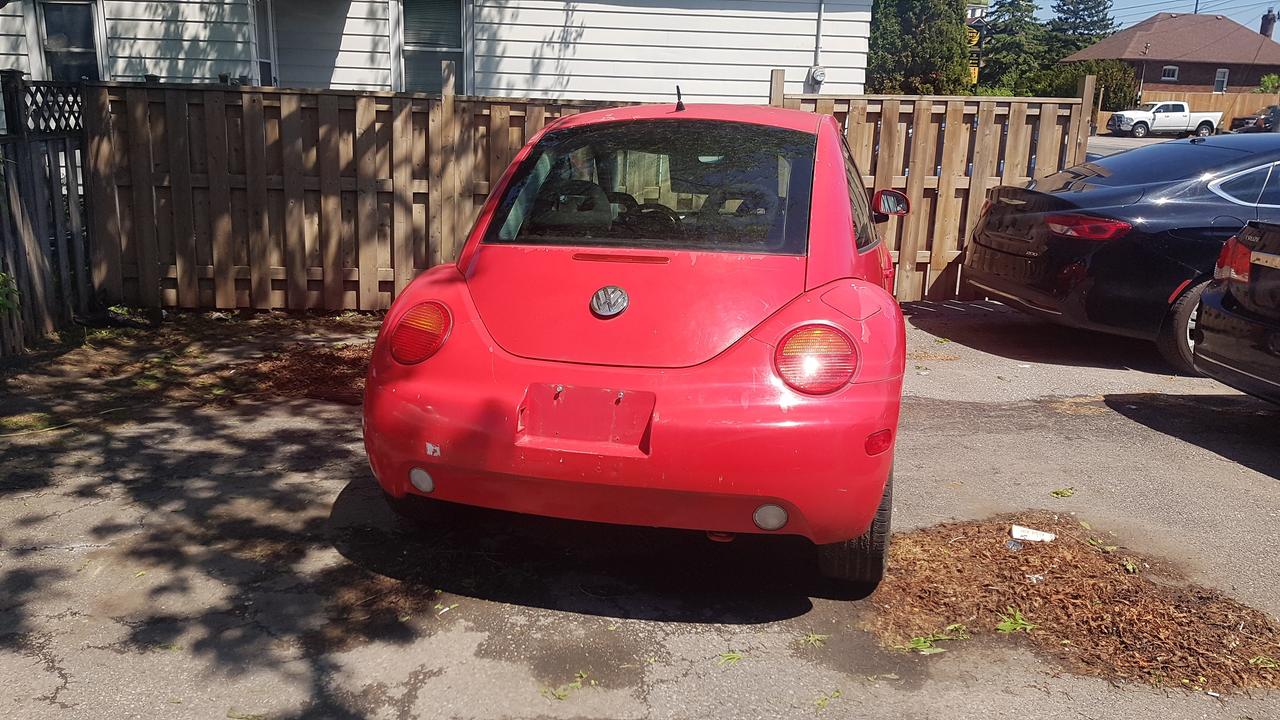 1998 Volkswagen Beetle L4 Photo