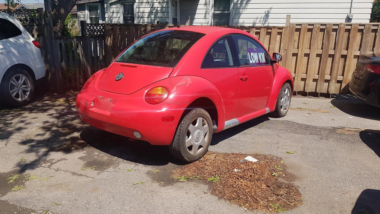 1998 Volkswagen Beetle L4 Photo