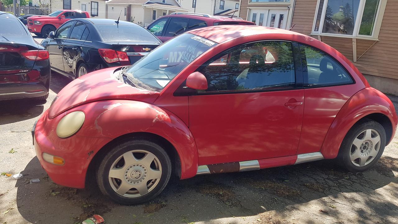 1998 Volkswagen Beetle L4 Photo