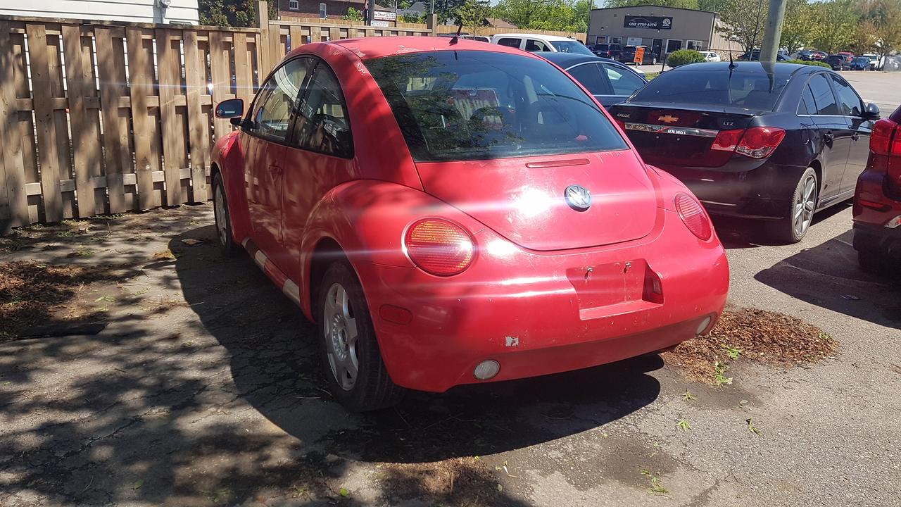 1998 Volkswagen Beetle L4 Photo