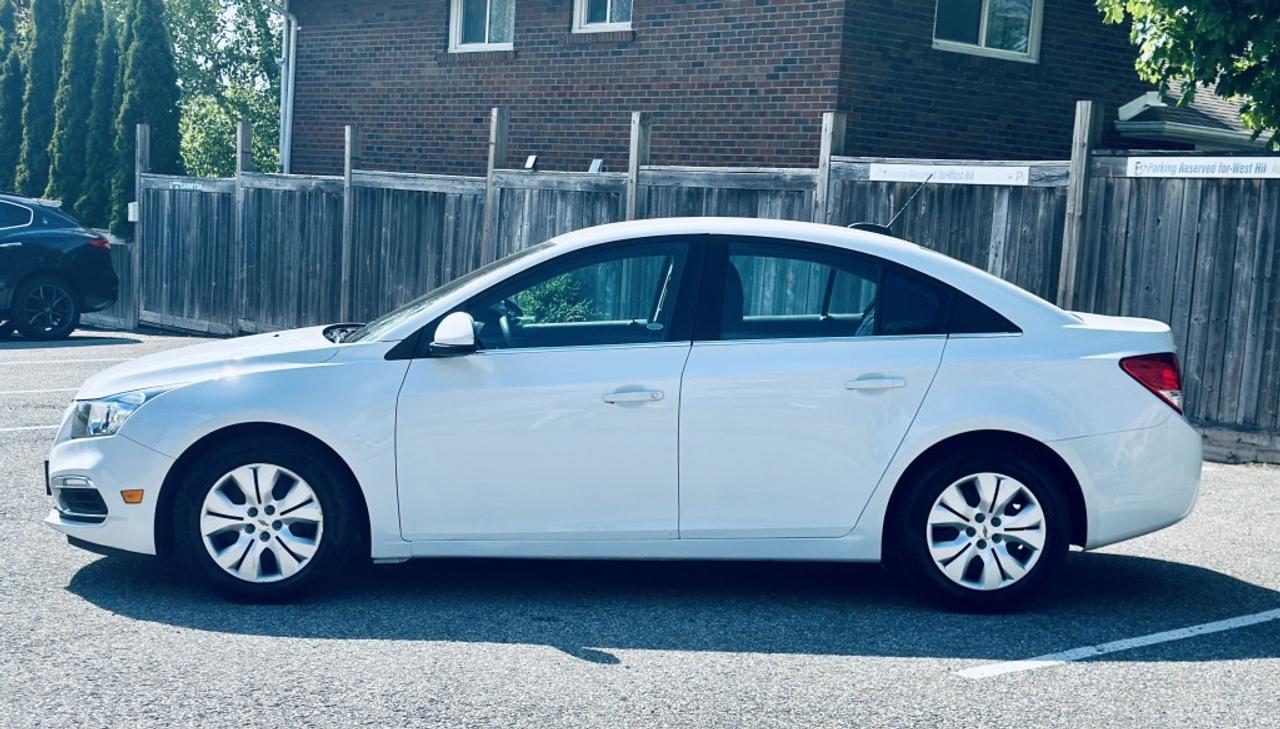 2015 Chevrolet Cruze 2LT Sedan FWD Photo4