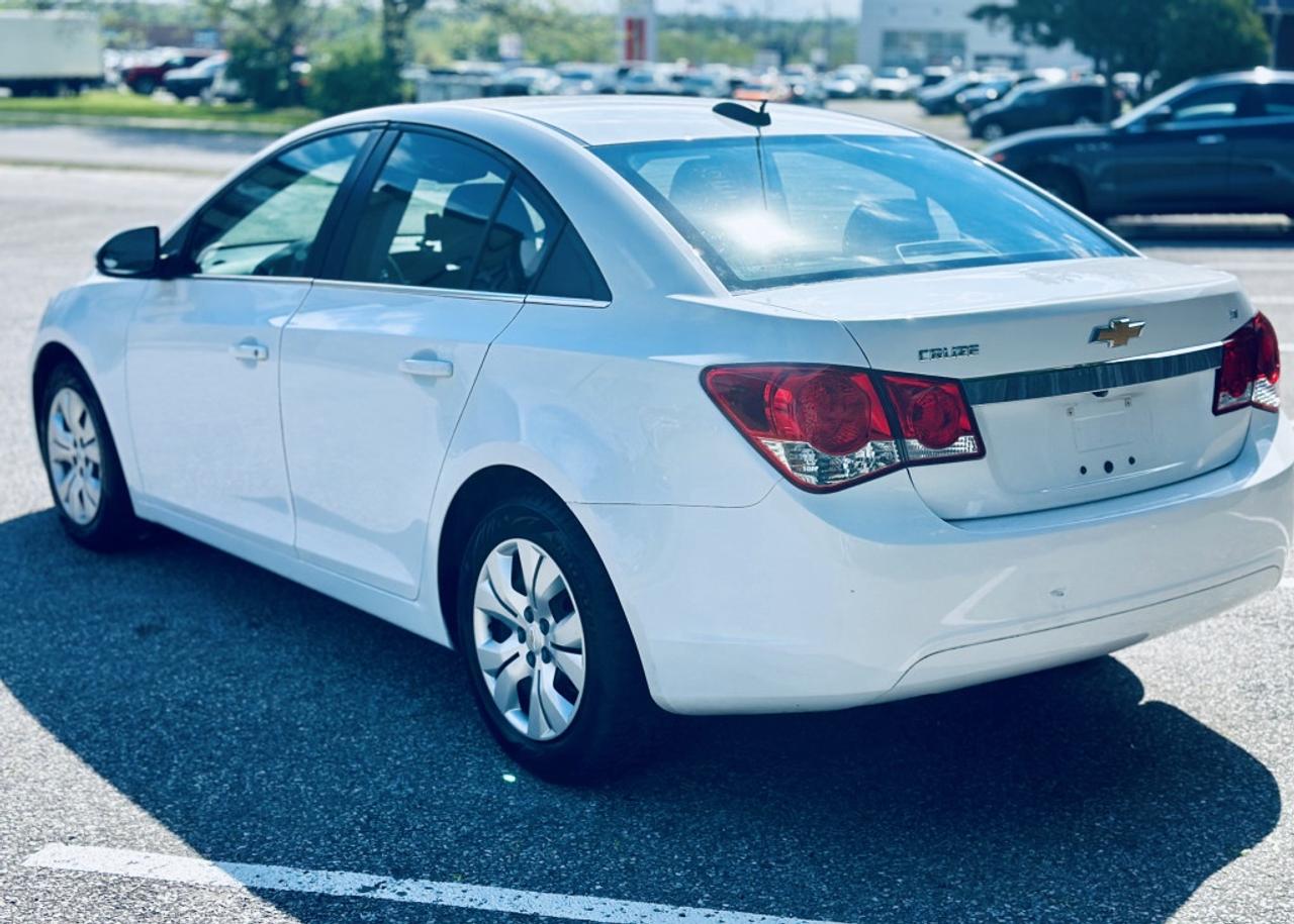 2015 Chevrolet Cruze 2LT Sedan FWD Photo