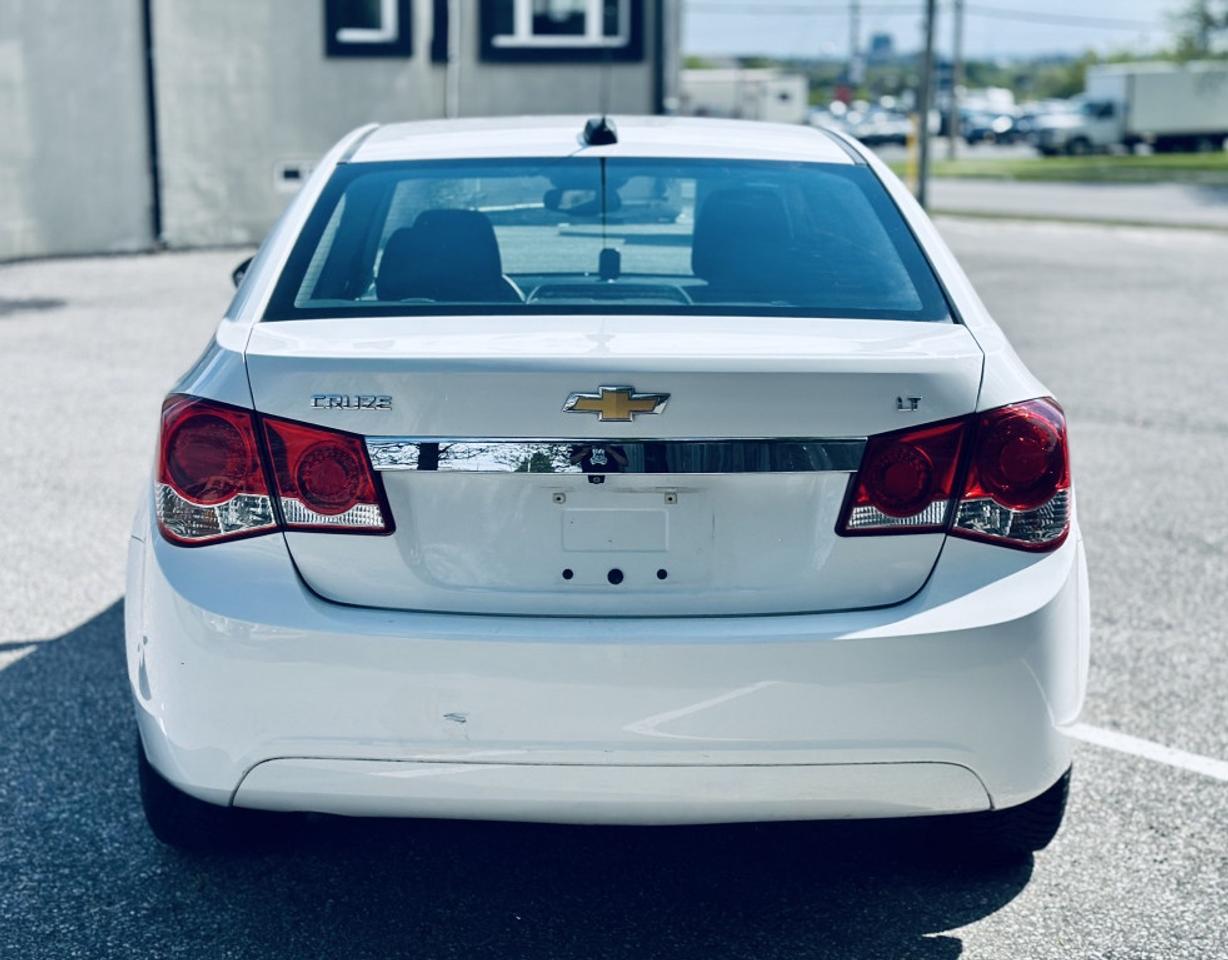 2015 Chevrolet Cruze 2LT Sedan FWD Photo