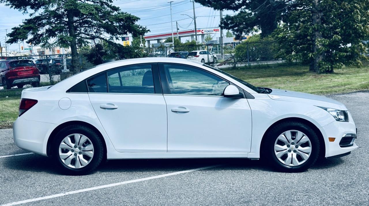 2015 Chevrolet Cruze 2LT Sedan FWD Photo