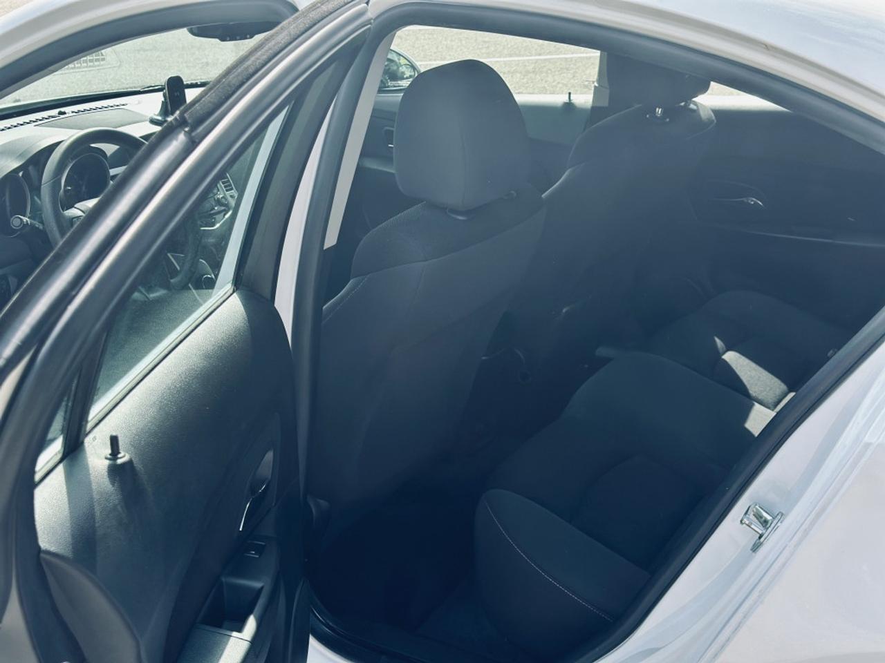 2015 Chevrolet Cruze 2LT Sedan FWD Photo
