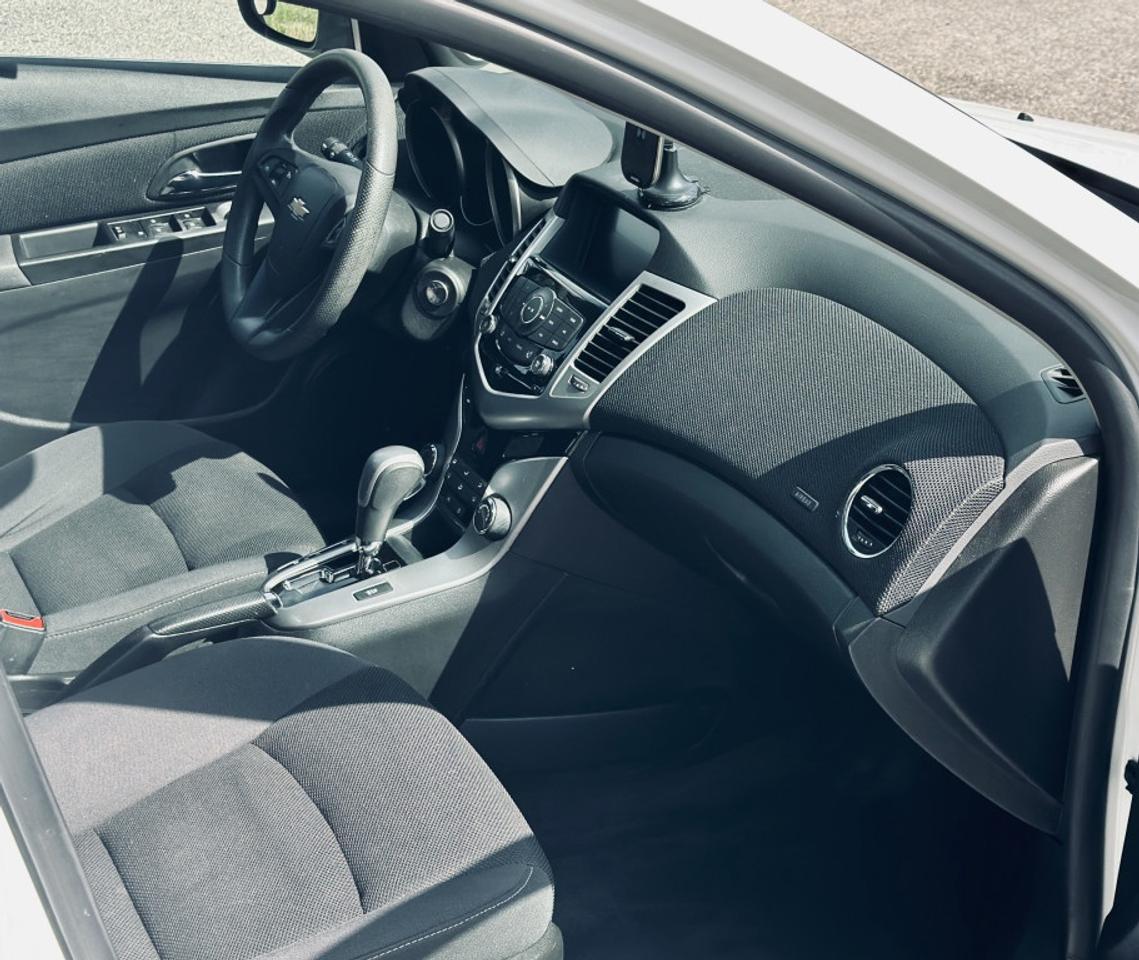 2015 Chevrolet Cruze 2LT Sedan FWD Photo