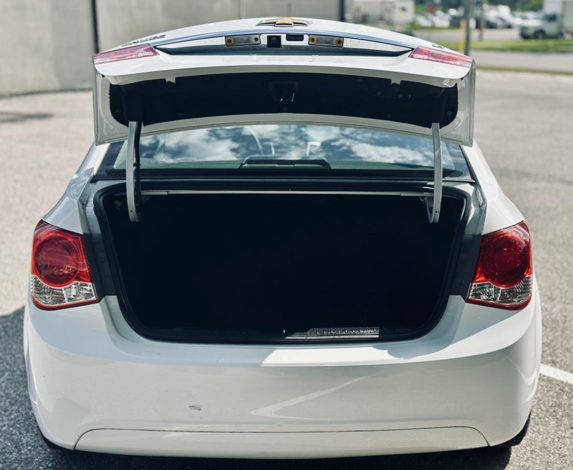 2015 Chevrolet Cruze 2LT Sedan FWD Photo