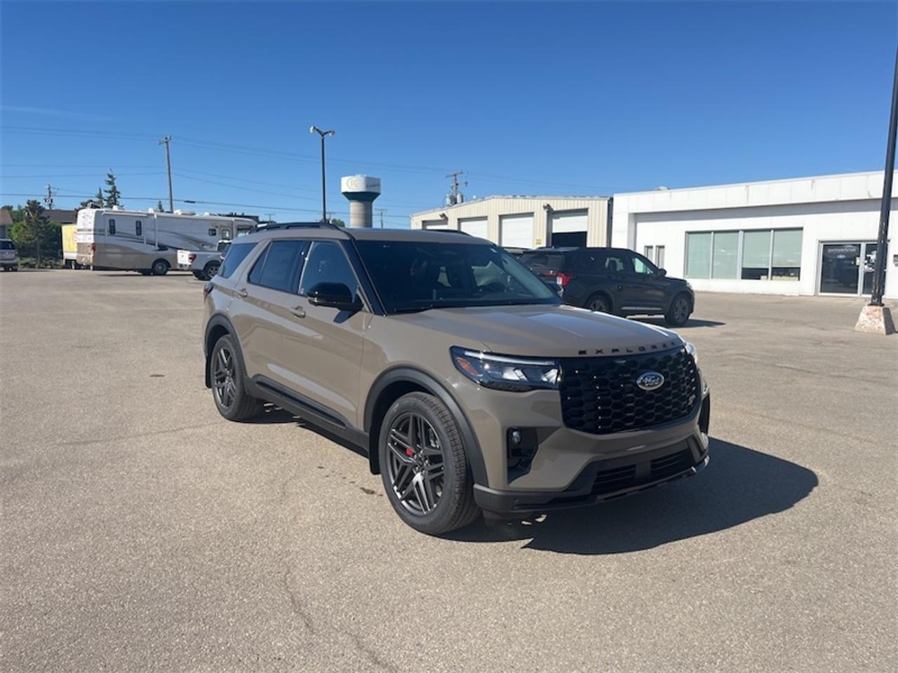 2026 Ford Explorer ST Photo2