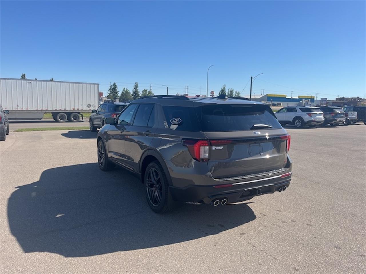 2026 Ford Explorer ST Photo5