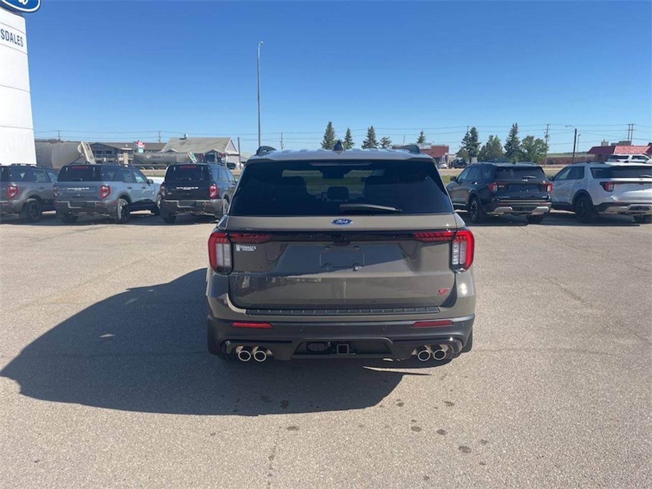 2026 Ford Explorer ST Photo5