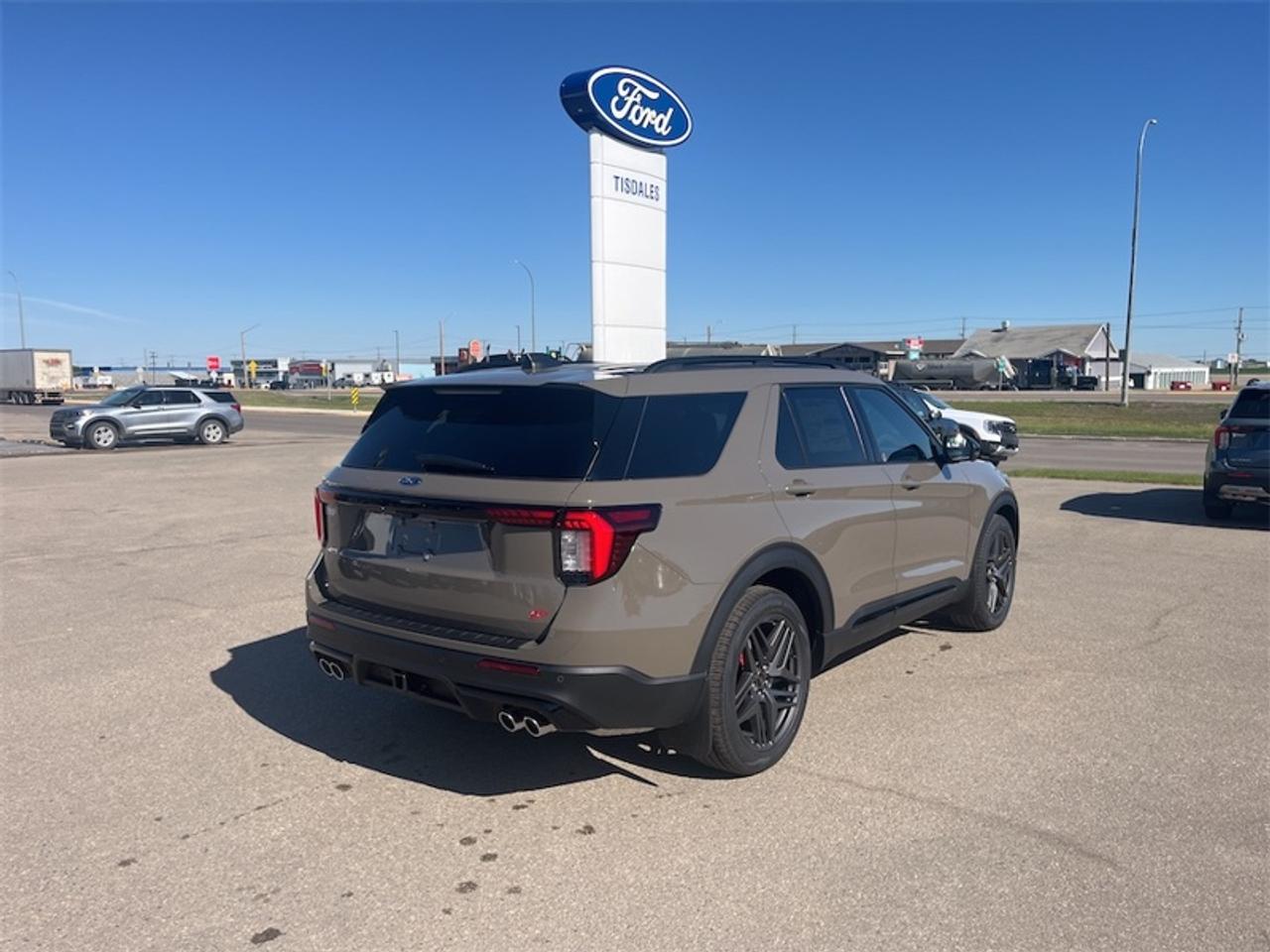 2026 Ford Explorer ST Photo5
