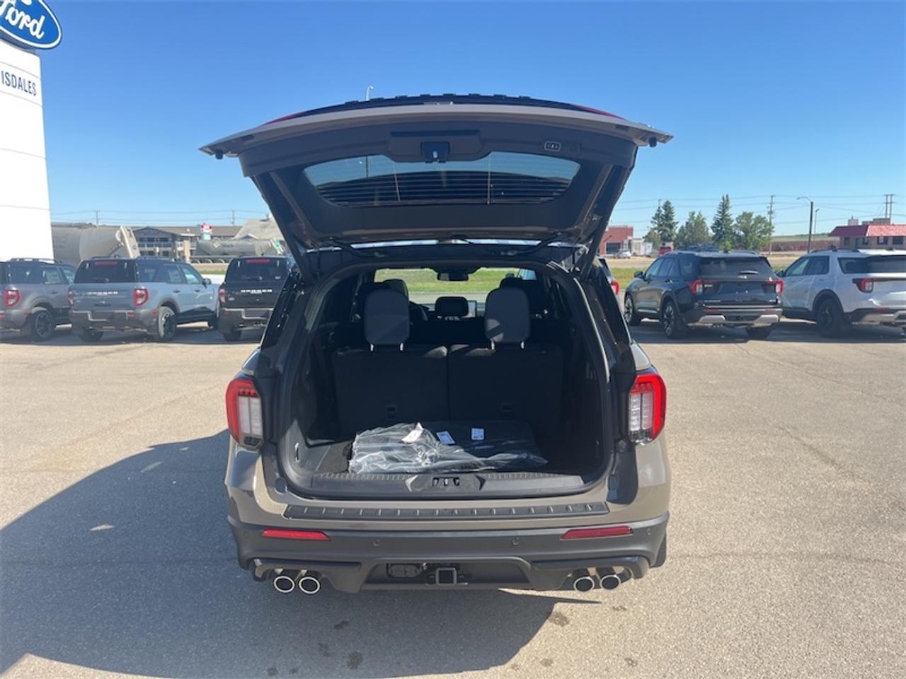 2026 Ford Explorer ST Photo5