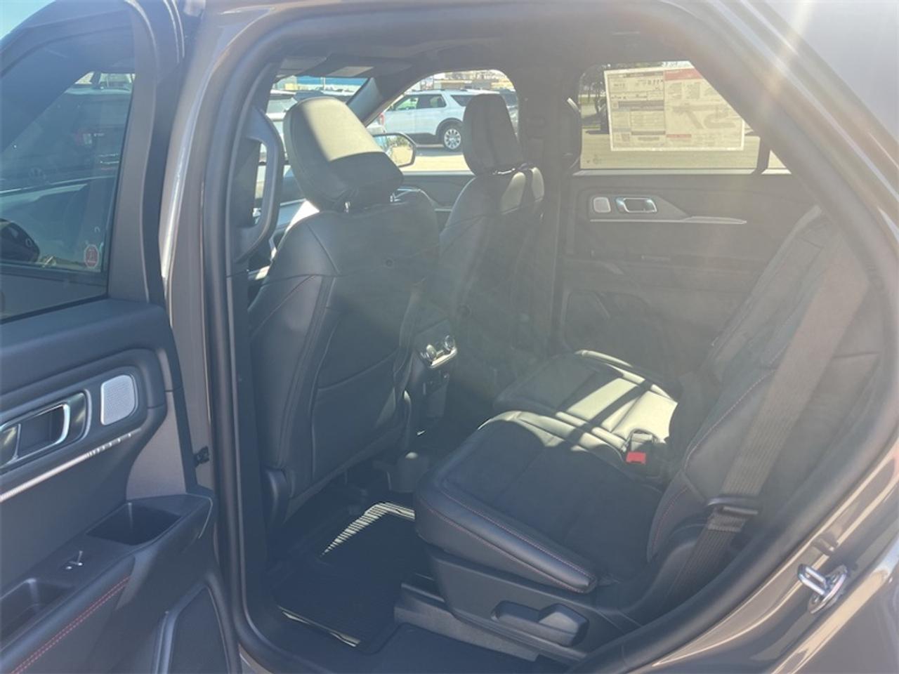 2026 Ford Explorer ST Photo5