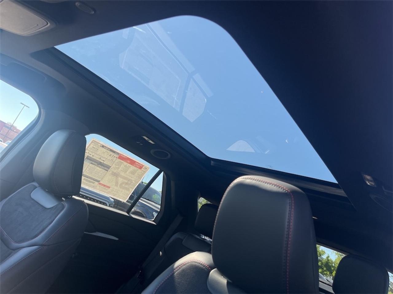 2026 Ford Explorer ST Photo5
