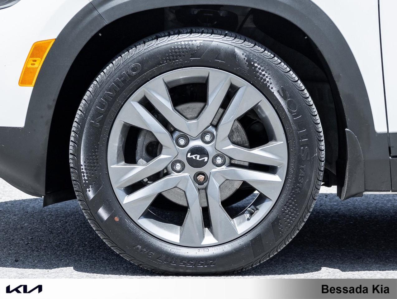 2023 Kia Seltos EX Photo3