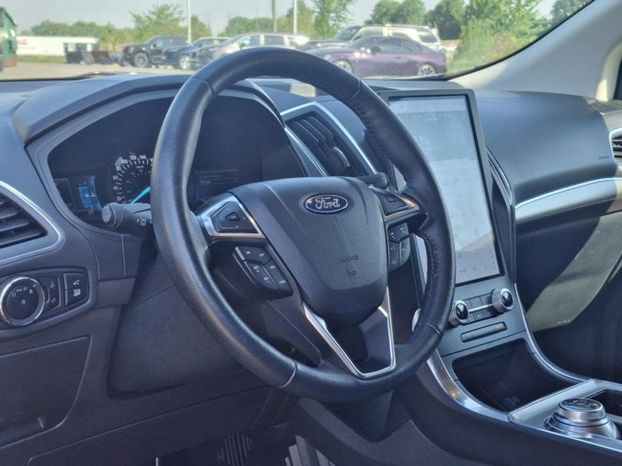 2024 Ford Edge Titanium AWD | Leather | Heated Seats | Remote Start | Power Liftgate | CarPlay + Android and More ! Photo
