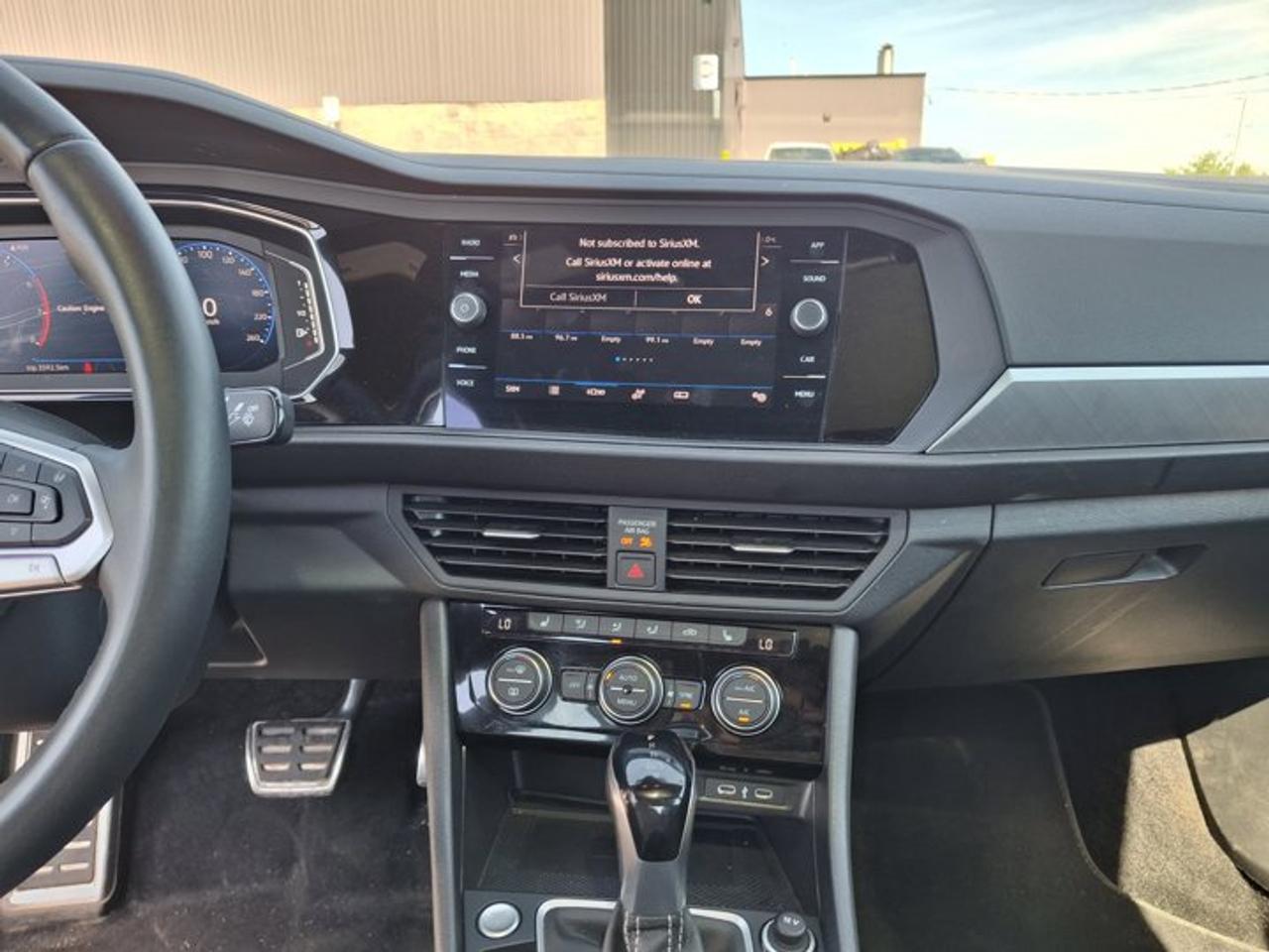 2024 Volkswagen Jetta Comfortline | Leather | Adaptive Cruise | Remote Start | Heated Wheel + Seats | CarPlay and More ! Photo