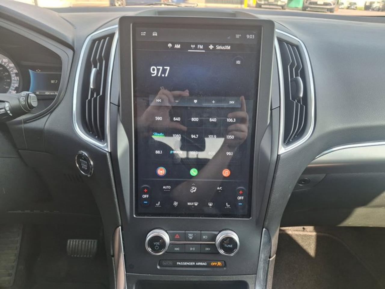 2024 Ford Edge Titanium AWD | Leather | Heated Seats | Remote Start | Power Liftgate | CarPlay + Android and More ! Photo3