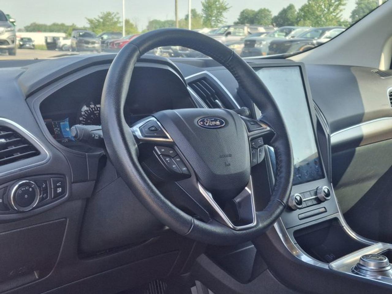 2024 Ford Edge Titanium AWD | Leather | Heated Seats | Remote Start | Power Liftgate | CarPlay + Android and More ! Photo