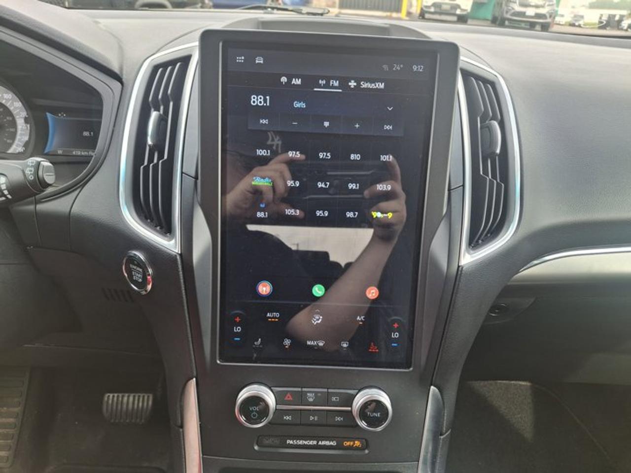 2024 Ford Edge Titanium AWD | Leather | Heated Seats | Remote Start | Power Liftgate | CarPlay + Android and More ! Photo