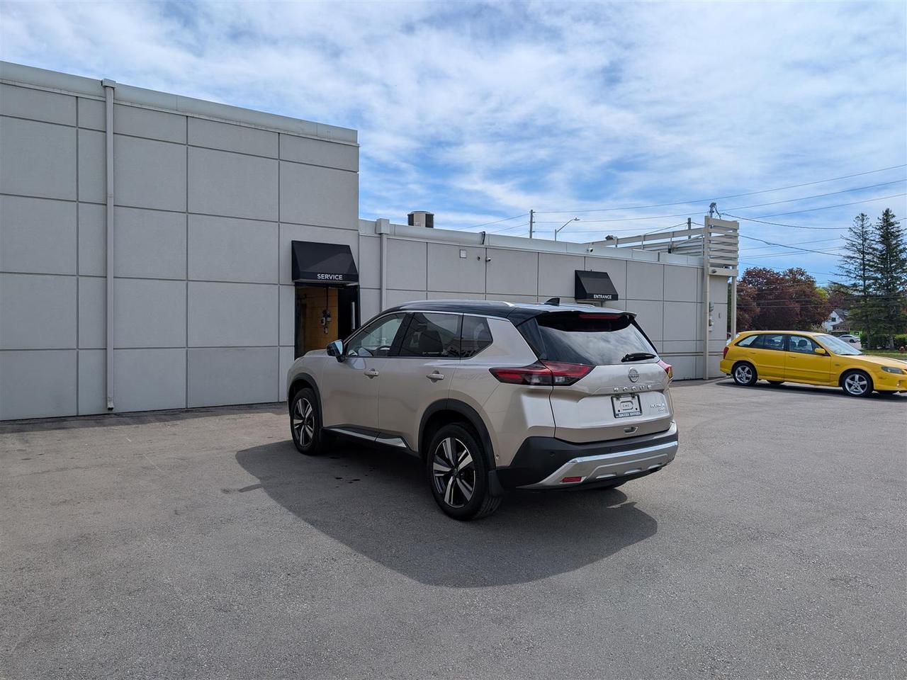 2022 Nissan Rogue PLATINUM AWD - NAVI - PANO ROOF - 360 CAM - TECH FEATS Photo2