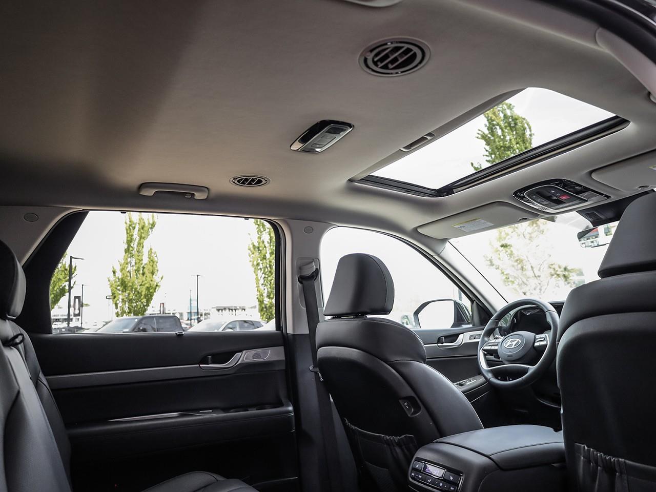 2025 Hyundai PALISADE Urban 8 Passenger Photo