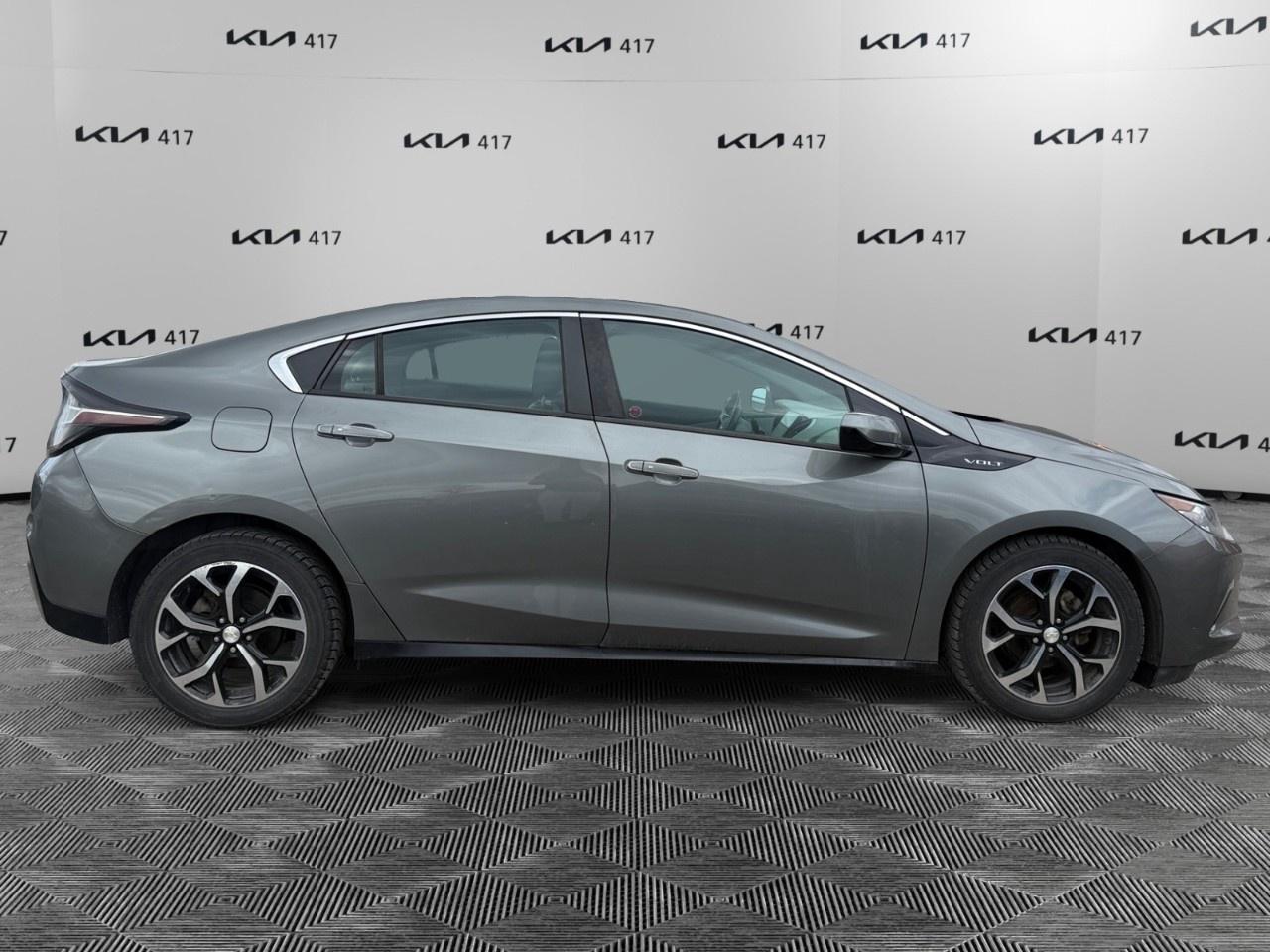 2016 Chevrolet Volt Hatchback LT Photo