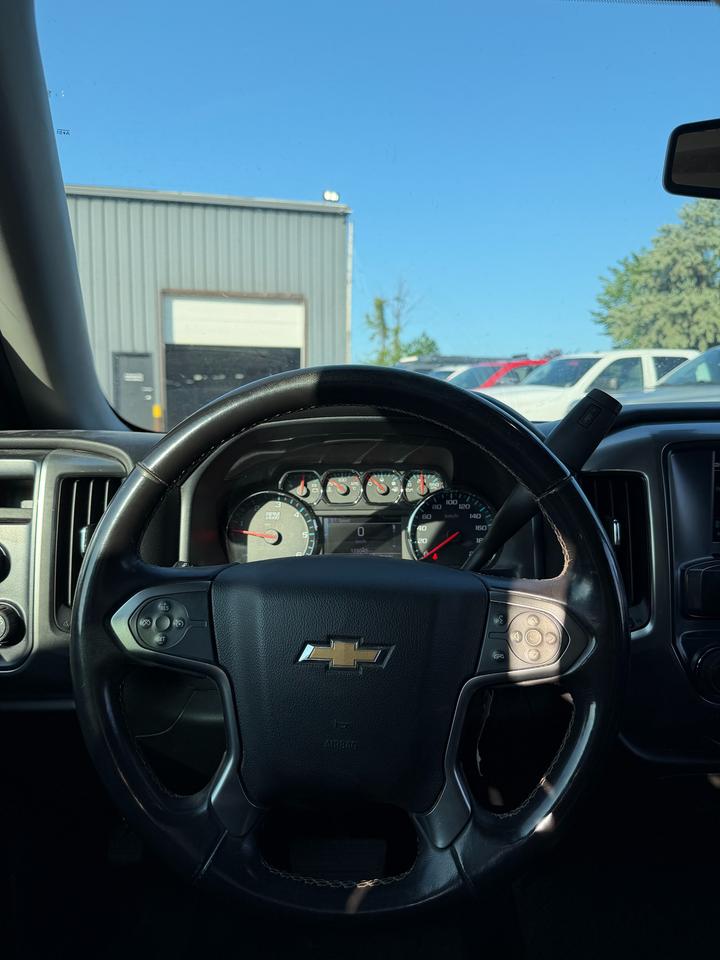 2017 Chevrolet Silverado 1500 4WD Crew Cab E-assist mild Hybrid Photo