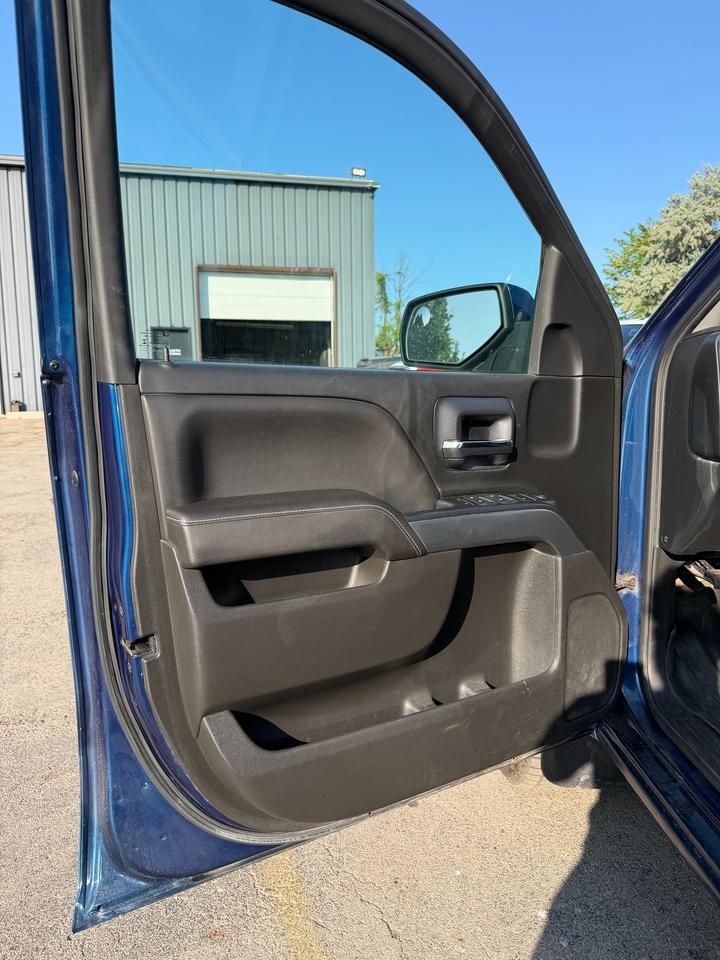 2017 Chevrolet Silverado 1500 4WD Crew Cab E-assist mild Hybrid Photo