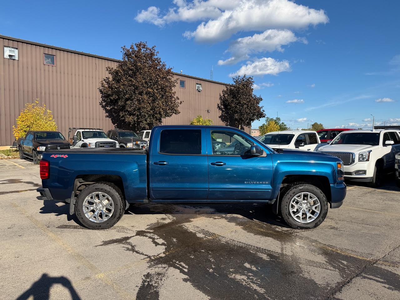 2017 Chevrolet Silverado 1500 4WD Crew Cab E-assist mild Hybrid Photo4
