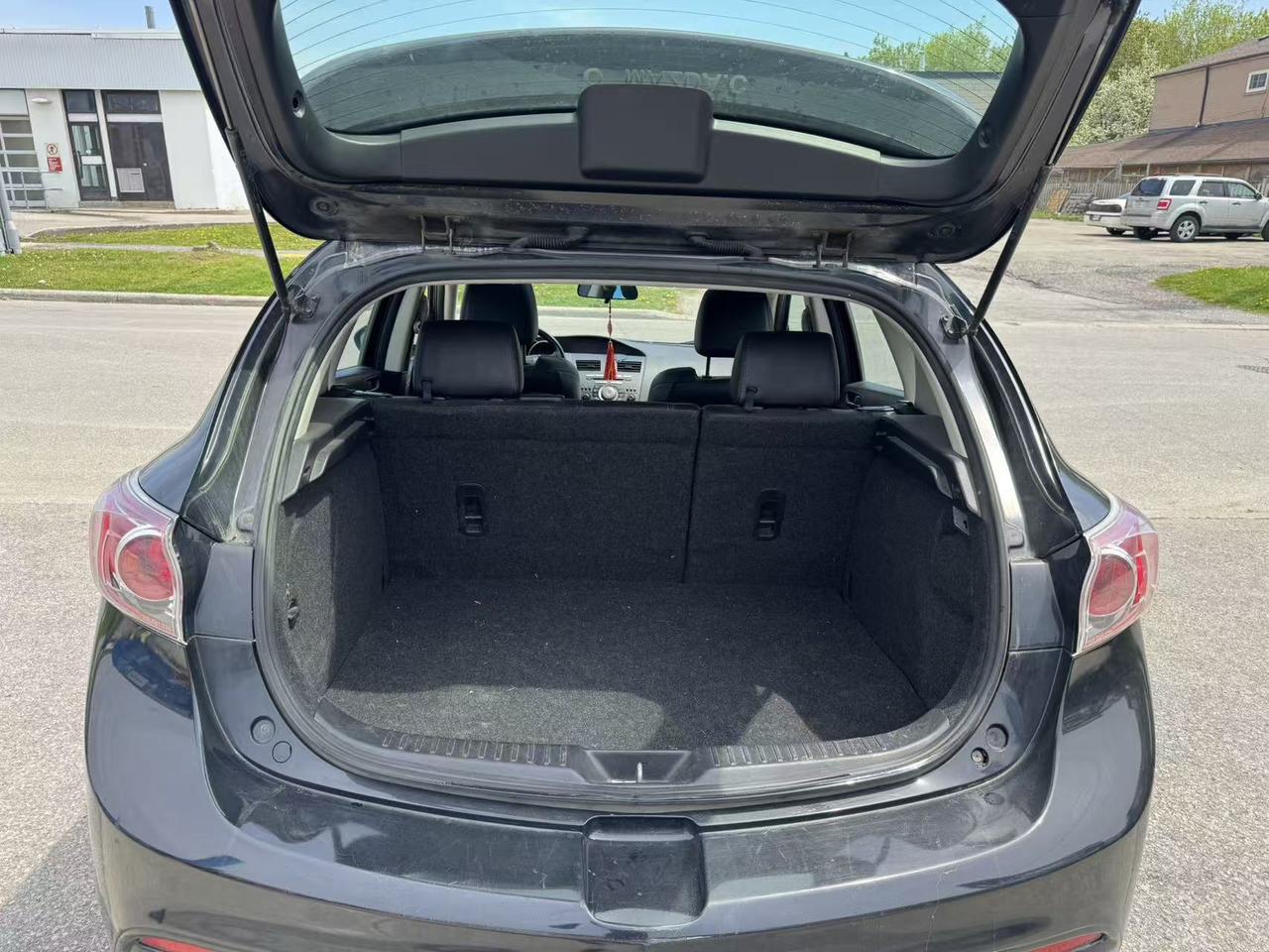 2011 Mazda MAZDA3 4DR HB SPORT AUTO GS Photo