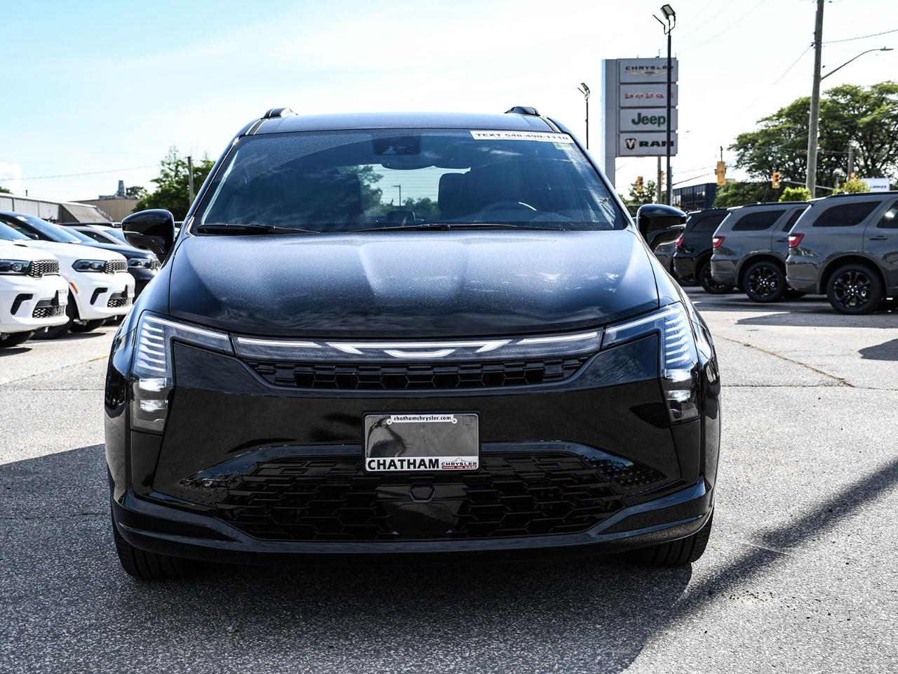 2027 Chrysler Pacifica Select AWD Photo