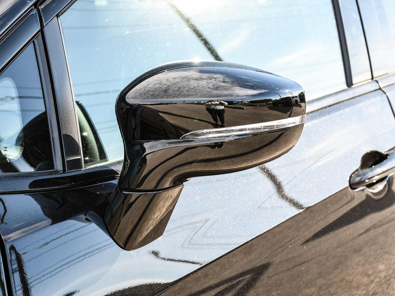 2027 Chrysler Pacifica Select AWD Photo