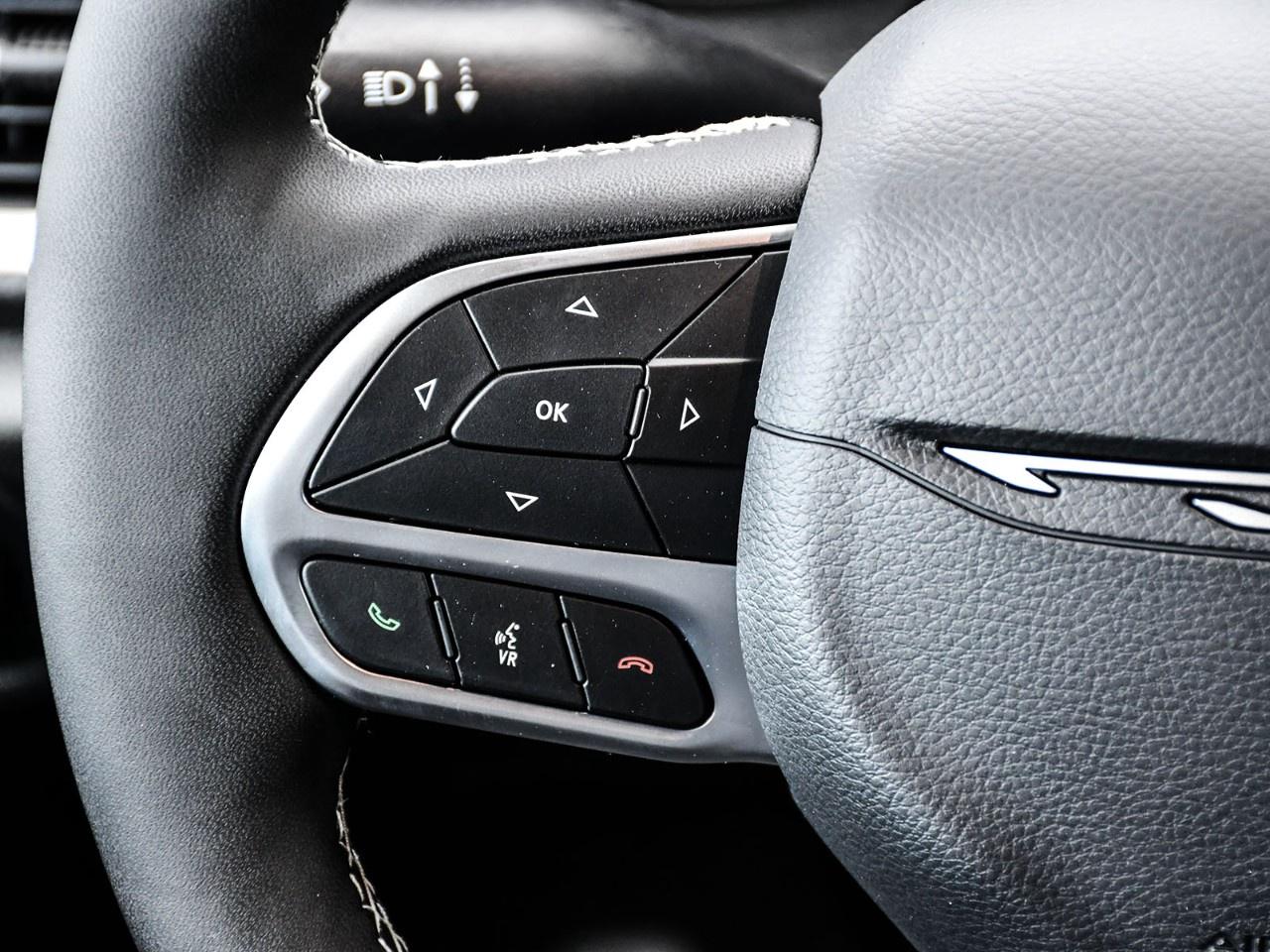 2027 Chrysler Pacifica Select AWD Photo