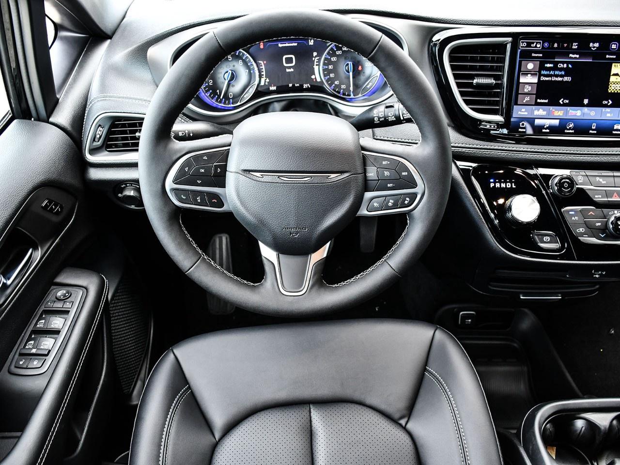 2027 Chrysler Pacifica Select AWD Photo