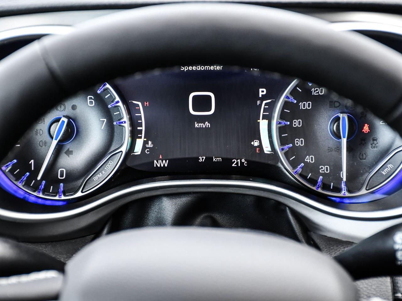 2027 Chrysler Pacifica Select AWD Photo