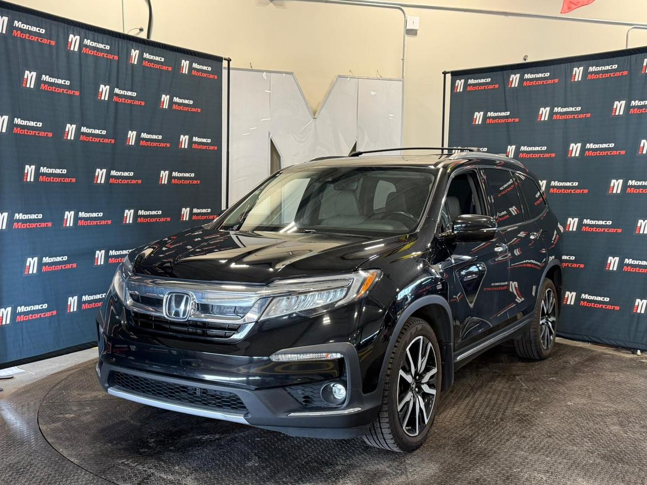 <p class=p1>Special Finance Price: $32,999 | Cash Price: $34,499</p>