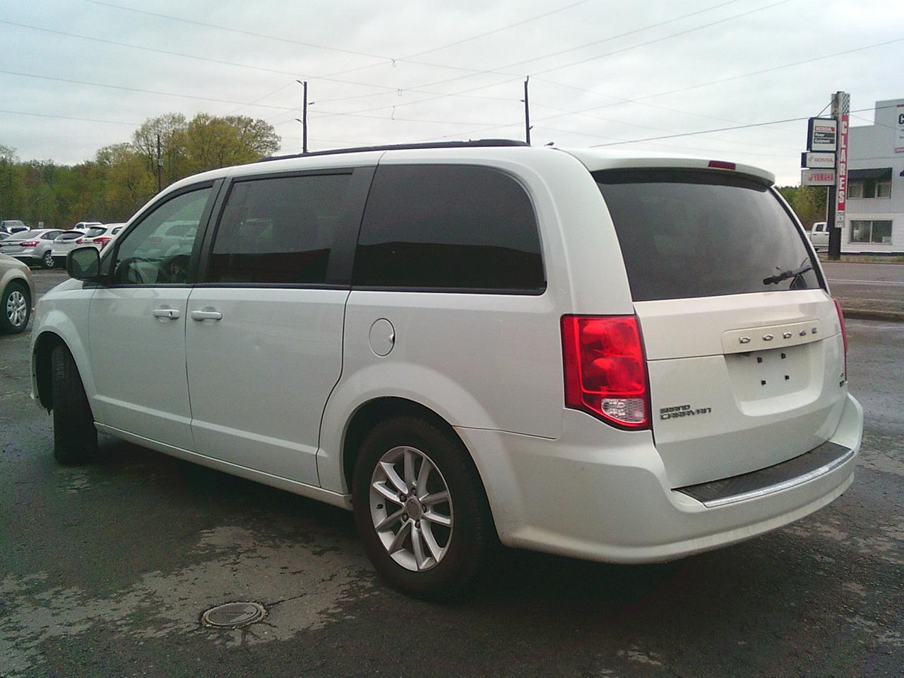 2018 Dodge Grand Caravan SXT Stow N Go! Photo