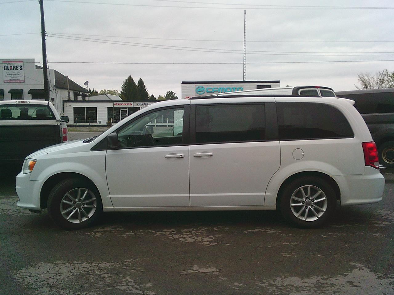 2018 Dodge Grand Caravan SXT Stow N Go! Photo