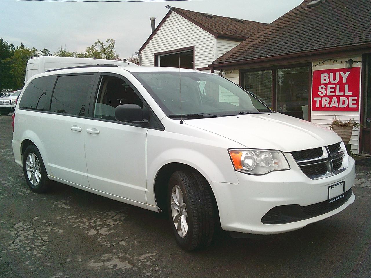 2018 Dodge Grand Caravan SXT Stow N Go! Photo