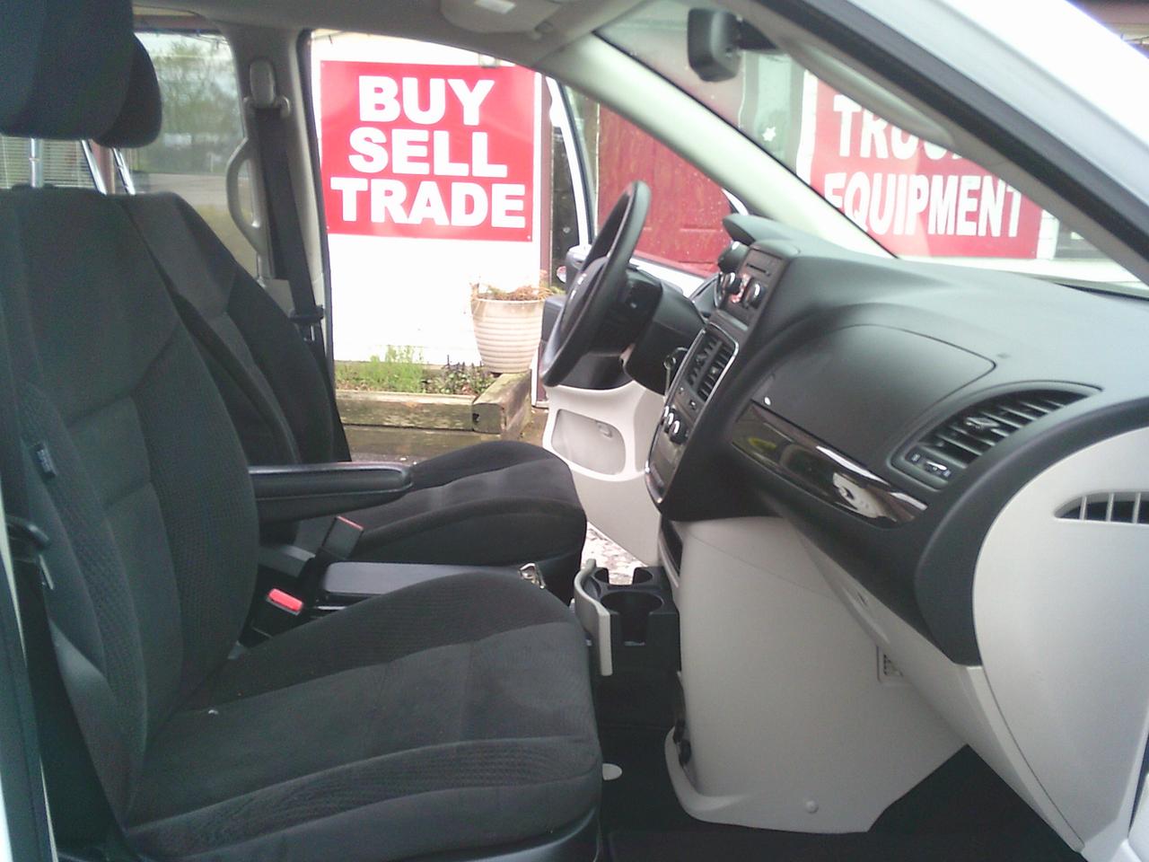 2018 Dodge Grand Caravan SXT Stow N Go! Photo