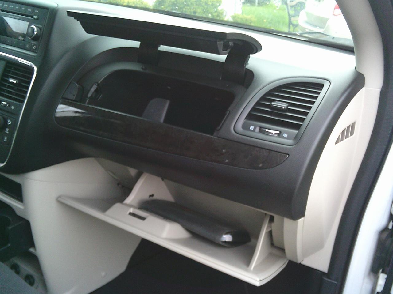 2018 Dodge Grand Caravan SXT Stow N Go! Photo